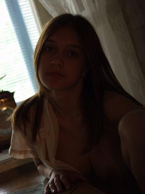 Modèle sexy Alessandra et ses seins parfaits