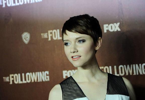 Valorie Curry is hot 