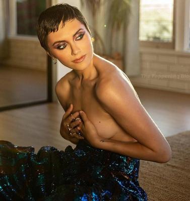 Celebs Hiding Tits 