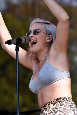 Celebrity Armpits 