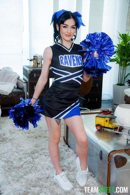 Rosalyn Sphinx yo, Asteria Jade yo What Cheerleaders Do