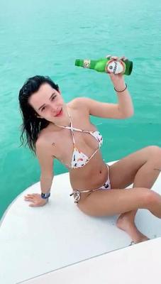 Le paroxysme asile Bella Thorne