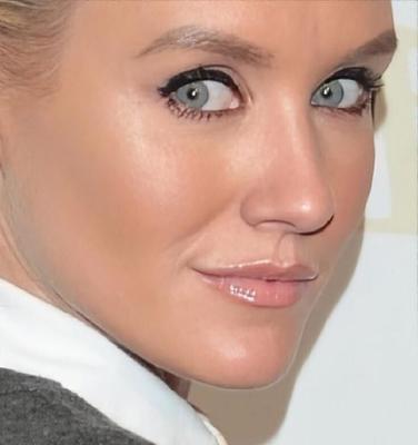 Nicky Whelan excitant les photos uniquement